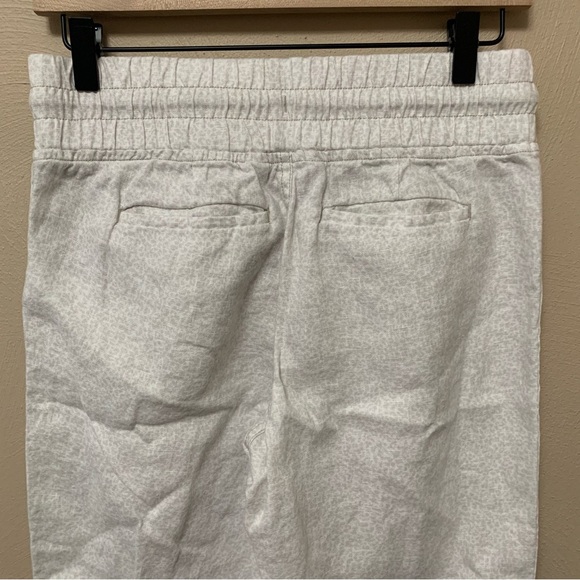 Athleta Cabo Linen Jogger in Mirco Cheetah Abalone Gray Size 2 - Picture 9 of 12